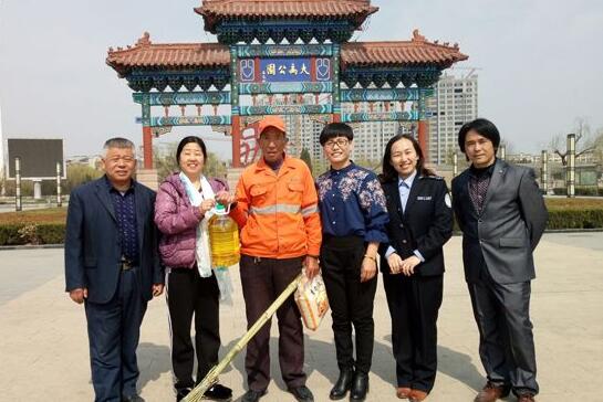 禹城市爱心联盟开展关爱环卫工人送温暖活动