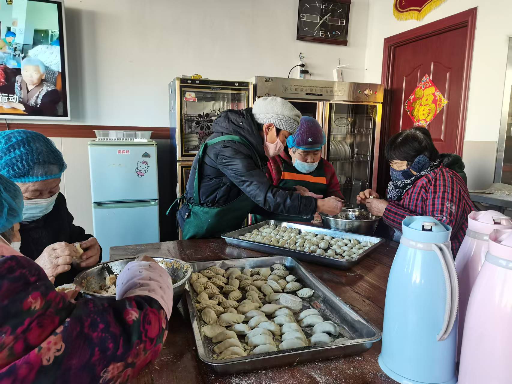 沁阳市慧源饺子坊冬至举办敬老饺子宴