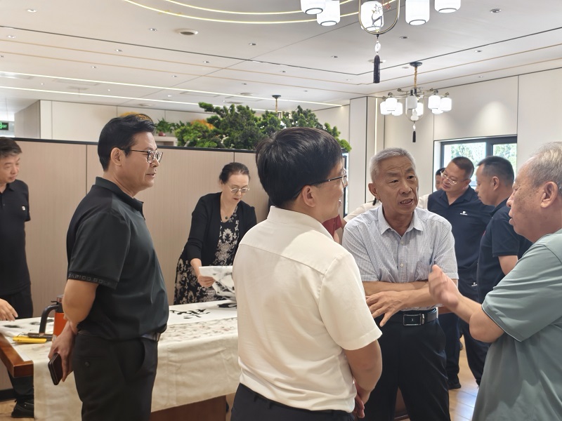 <strong>“临汾公益协会中秋座谈会：探讨公益新机遇</strong>